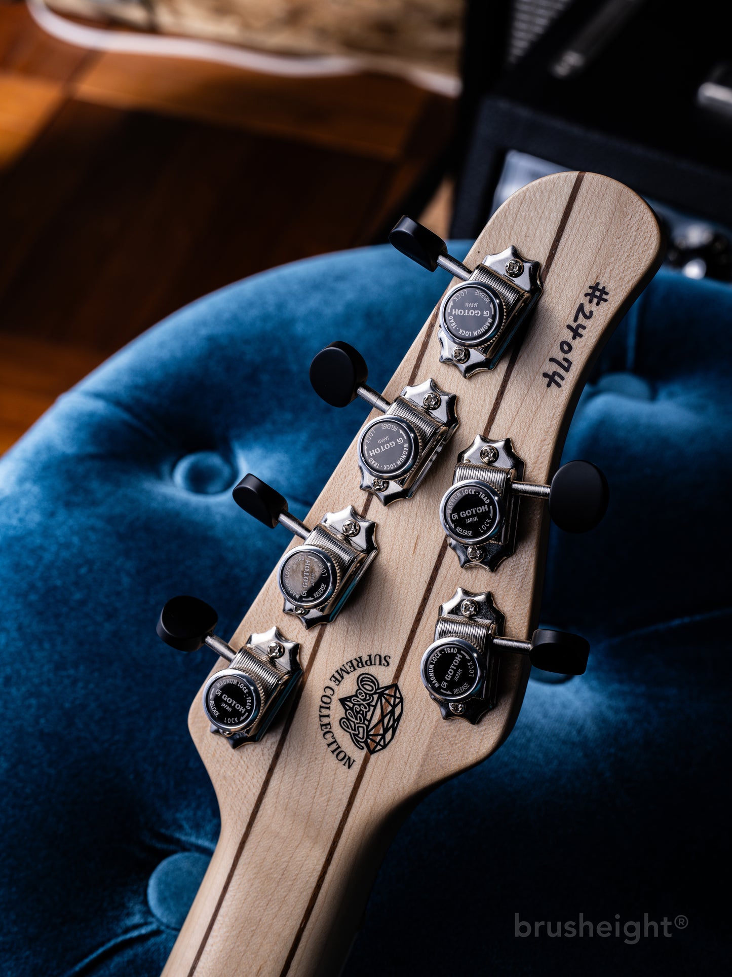 OOPEGG Supreme Collection Trailbreaker Mark-2 w.Tremolo “Midnight Blue Metallic” Brush eight Selected