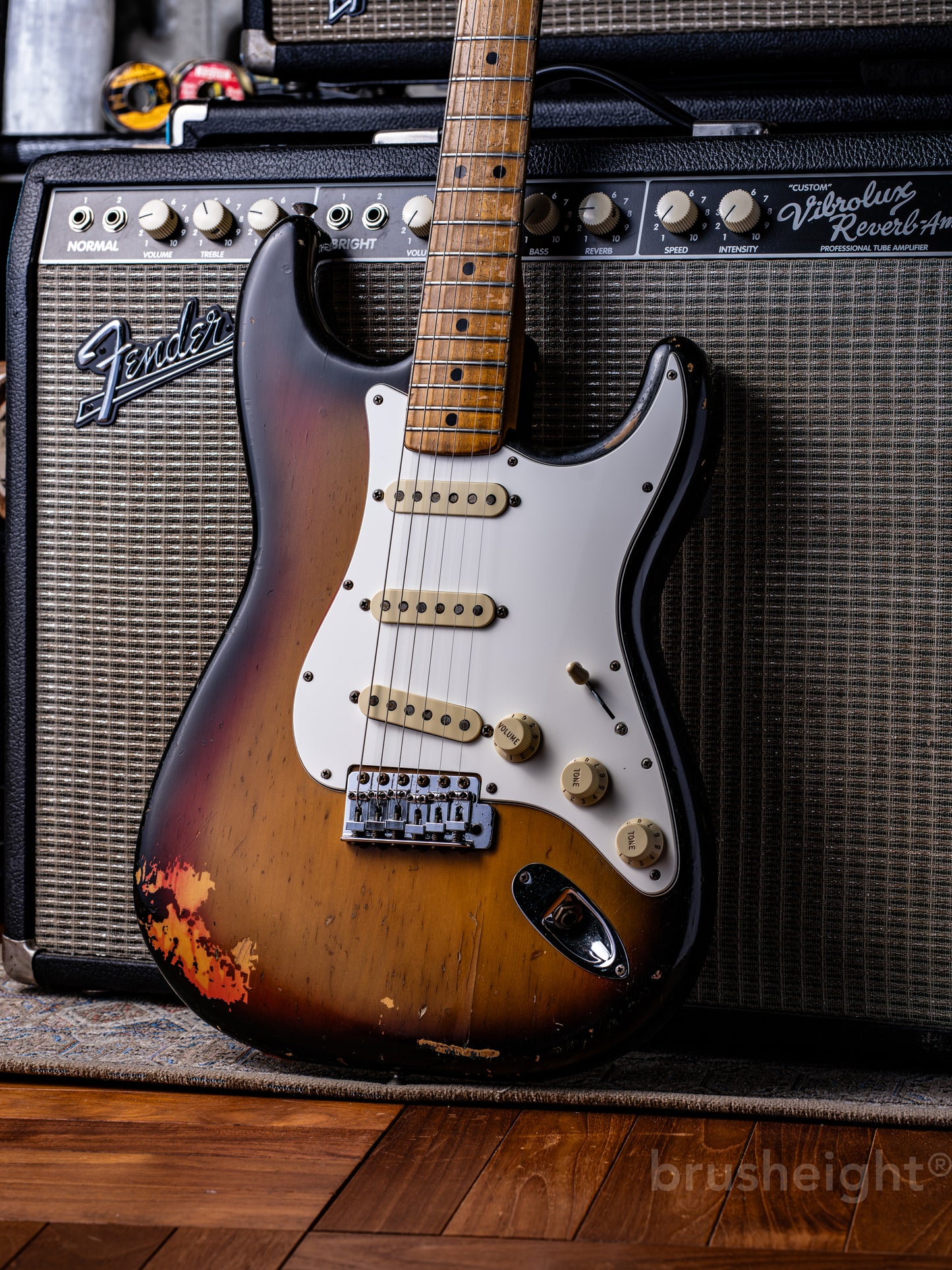 Fender 1974’s Stratocaster  3Tone Sunburst  3.4Kg!!!