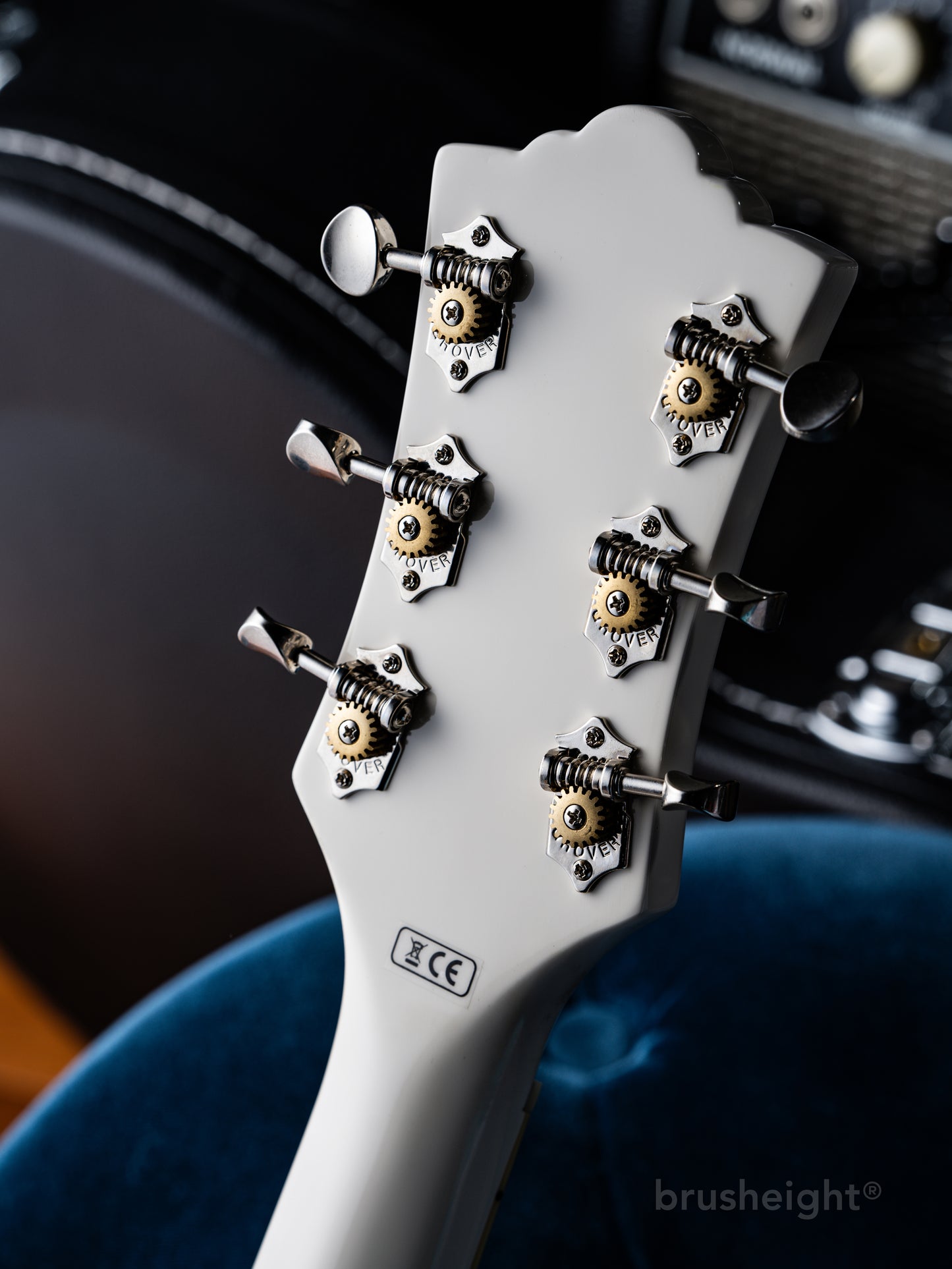Guild Starfire™ V with Bigsby®  Newark St. Collection “Snow Crest White”