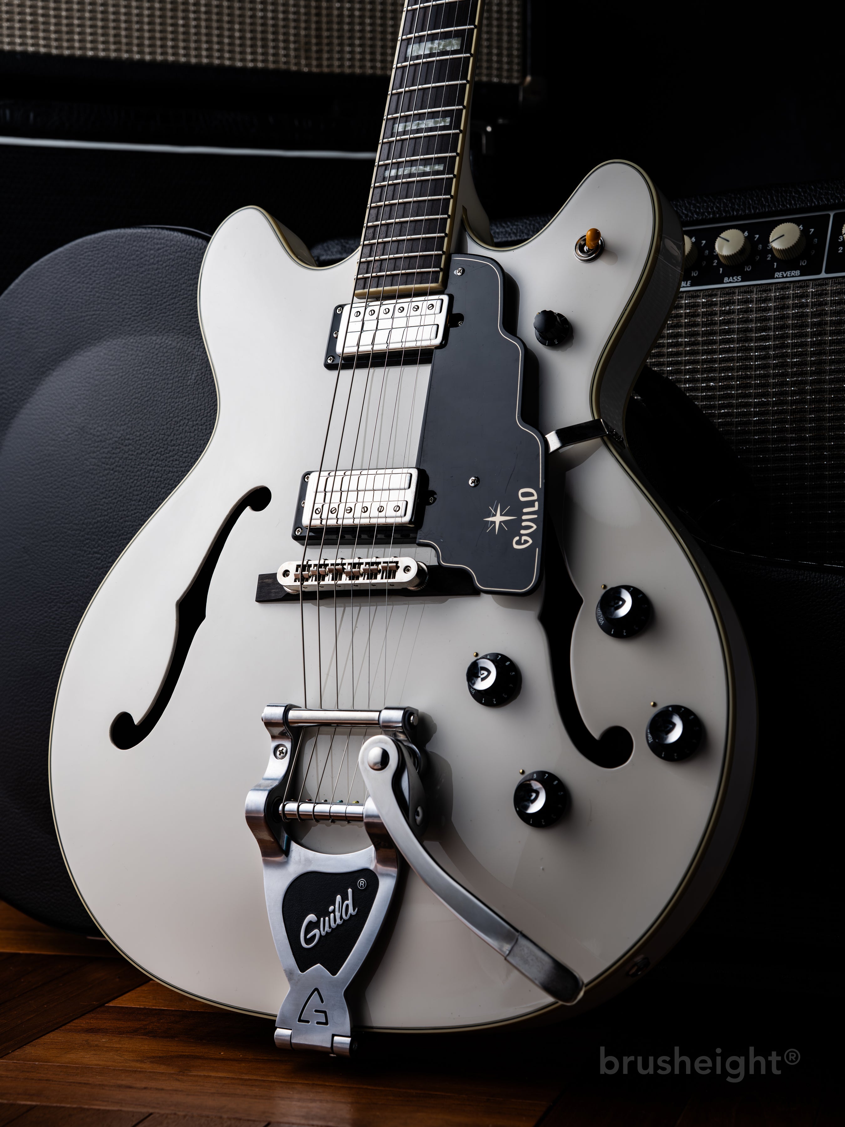 Guild Starfire™ V with Bigsby® Newark St. Collection “Snow Crest