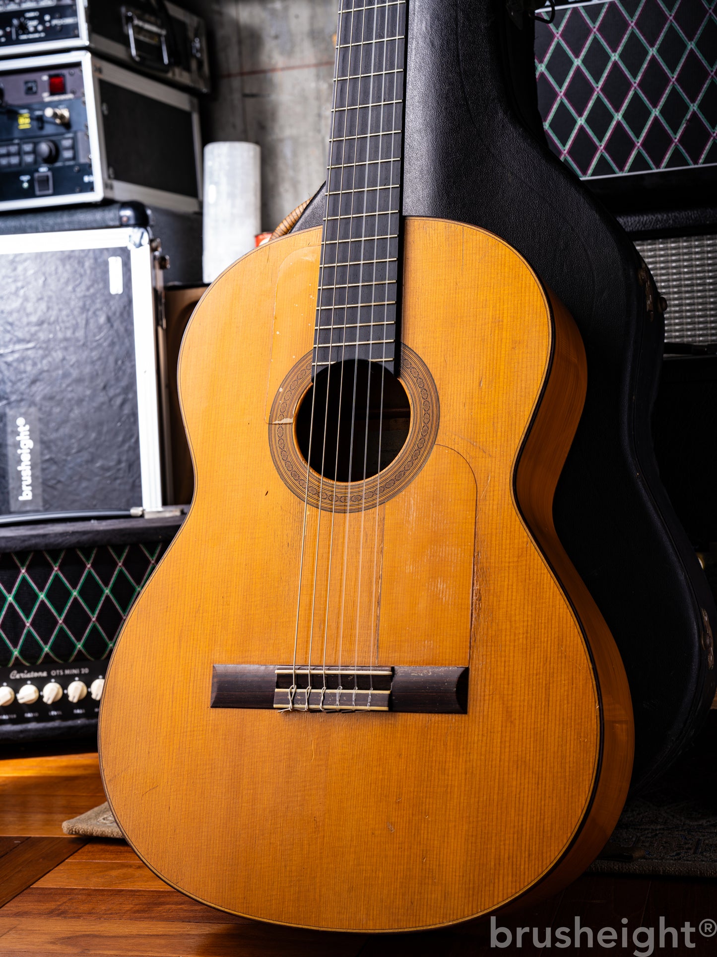 Masaru Kono (河野賢 ) 4-12 Flamenco CONSTRUCTOR DE GUITARRAS TOKIO 1963’s